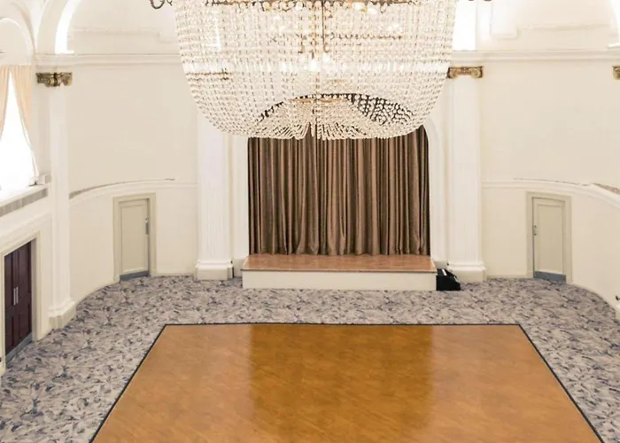 Hotel The Grand Center By Dancenter Bristol